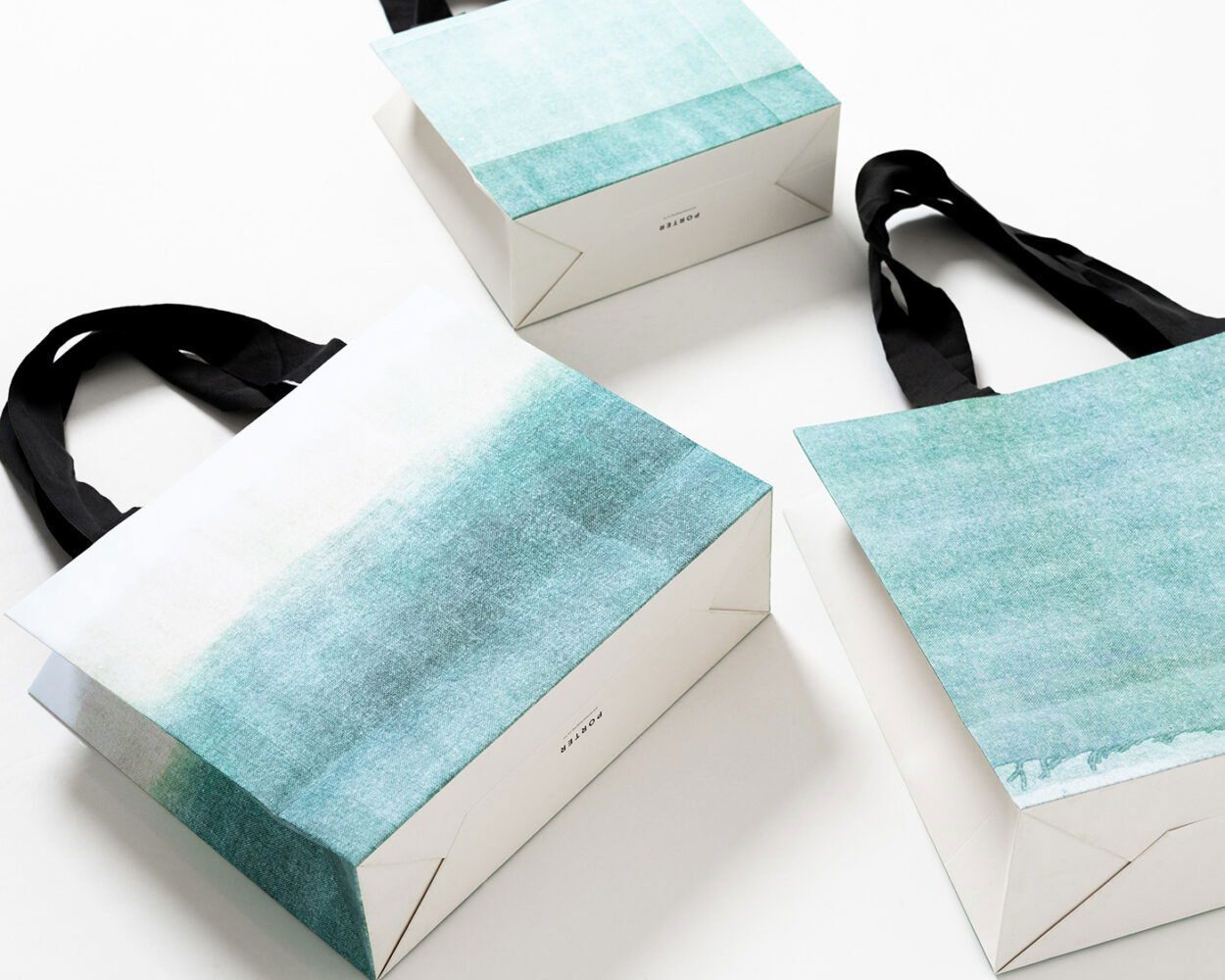 Beautifully designed custom shopping bags enhancing brand visibility and customer experience.